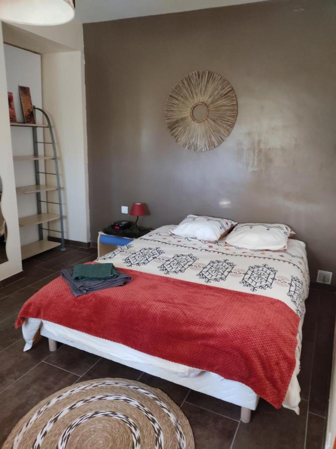 Chambre Privee Avec Parking Ним Экстерьер фото