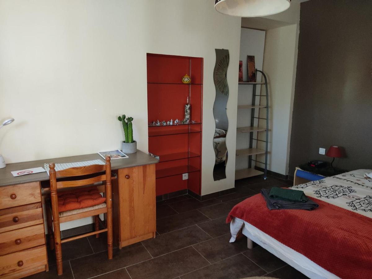 Chambre Privee Avec Parking Ним Экстерьер фото